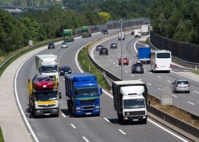 Hiszpania jest kolejnym krajem, który planuje wprowadzić zakaz spędzania 45-godzinnej pauzy w kabinie ciężarówki