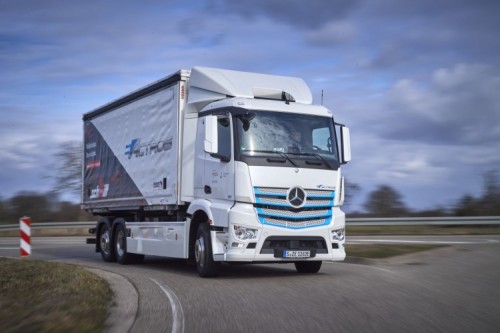 500_wpenielektrycznymercedes-benzeactros-02-505797