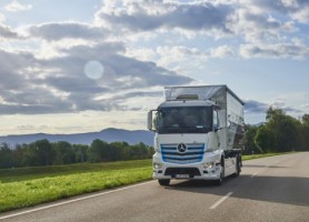 500_wpenielektrycznymercedes-benzeactros-04-803902